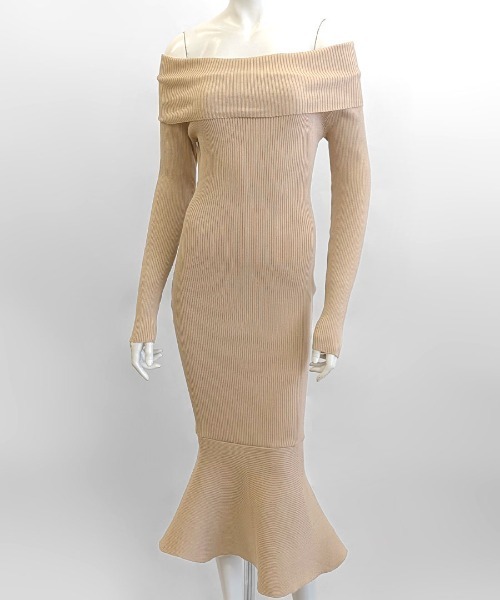 REMUR(レミュール)の「オフショルニットワンピ マーメイド(ワンピース・レディース・ブラック/レッド/ベージュ・FREE)」の14枚目の写真