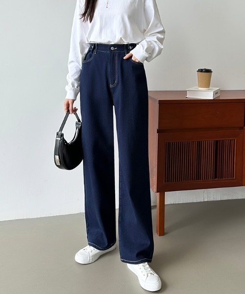 COCOMOMO（ココモモ）の「【楽 革 命】ストレッチ抜群！ 楽革命デニムパンツ ウエスト調整ボタンつき デニムパンツ ストレート ハイウエスト デニム ワイドパンツ ワイドデニムパンツ（デニムパンツ・レディース・ブラック/ホワイト系/ブルー/ホワイト/ダークブルー/ブルー系/ブルー系その他/ブラック系/ブルー系その他2/ライトブルー/ダークグレー/グレー系その他/ブルー系その他3/ケミカルウォッシュ/グレー系/グレー/ブラウン系/ライトブラウン/モカ/ブラウン系その他・S/M/L/XL）」の15枚目の写真