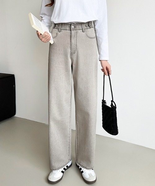 COCOMOMO（ココモモ）の「【楽 革 命】ストレッチ抜群！ 楽革命デニムパンツ ウエスト調整ボタンつき デニムパンツ ストレート ハイウエスト デニム ワイドパンツ ワイドデニムパンツ（デニムパンツ・レディース・ブラック/ホワイト系/ブルー/ホワイト/ダークブルー/ブルー系/ブルー系その他/ブラック系/ブルー系その他2/ライトブルー/ダークグレー/グレー系その他/ブルー系その他3/ケミカルウォッシュ/グレー系/グレー/ブラウン系/ライトブラウン/モカ/ブラウン系その他・S/M/L/XL）」の6枚目の写真