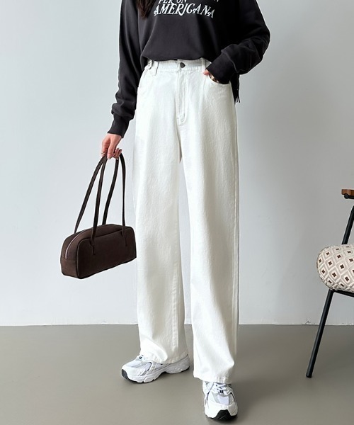 COCOMOMO（ココモモ）の「【楽 革 命】ストレッチ抜群！ 楽革命デニムパンツ ウエスト調整ボタンつき デニムパンツ ストレート ハイウエスト デニム ワイドパンツ ワイドデニムパンツ（デニムパンツ・レディース・ブラック/ホワイト系/ブルー/ホワイト/ダークブルー/ブルー系/ブルー系その他/ブラック系/ブルー系その他2/ライトブルー/ダークグレー/グレー系その他/ブルー系その他3/ケミカルウォッシュ/グレー系/グレー/ブラウン系/ライトブラウン/モカ/ブラウン系その他・S/M/L/XL）」の2枚目の写真