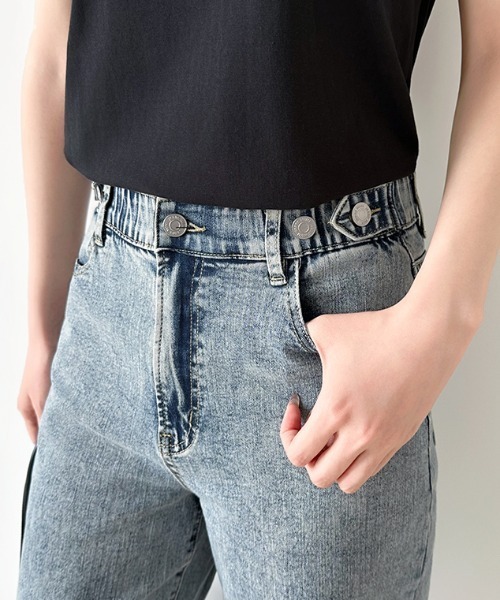 COCOMOMO（ココモモ）の「【楽 革 命】ストレッチ抜群！ 楽革命デニムパンツ ウエスト調整ボタンつき デニムパンツ ストレート ハイウエスト デニム ワイドパンツ ワイドデニムパンツ（デニムパンツ・レディース・ブラック/ホワイト系/ブルー/ホワイト/ダークブルー/ブルー系/ブルー系その他/ブラック系/ブルー系その他2/ライトブルー/ダークグレー/グレー系その他/ブルー系その他3/ケミカルウォッシュ/グレー系/グレー/ブラウン系/ライトブラウン/モカ/ブラウン系その他・S/M/L/XL）」の17枚目の写真