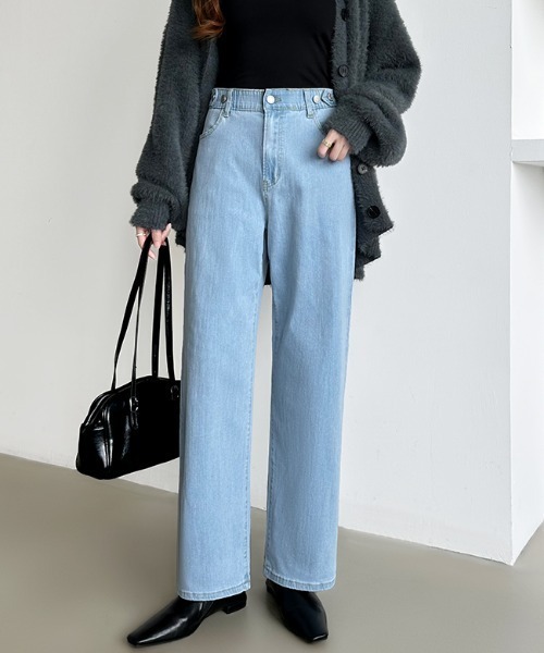 COCOMOMO（ココモモ）の「【楽 革 命】ストレッチ抜群！ 楽革命デニムパンツ ウエスト調整ボタンつき デニムパンツ ストレート ハイウエスト デニム ワイドパンツ ワイドデニムパンツ（デニムパンツ・レディース・ブラック/ホワイト系/ブルー/ホワイト/ダークブルー/ブルー系/ブルー系その他/ブラック系/ブルー系その他2/ライトブルー/ダークグレー/グレー系その他/ブルー系その他3/ケミカルウォッシュ/グレー系/グレー/ブラウン系/ライトブラウン/モカ/ブラウン系その他・S/M/L/XL）」の13枚目の写真