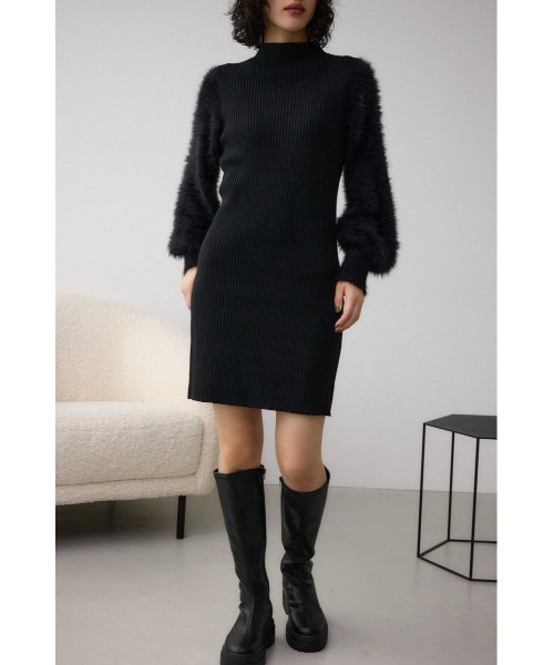 AZUL by moussy（アズールバイマウジー）の「シャギースリーブミニニットワンピース（ワンピース・レディース・ブラック/ライトグレー/オフホワイト・FREE）」の2枚目の写真