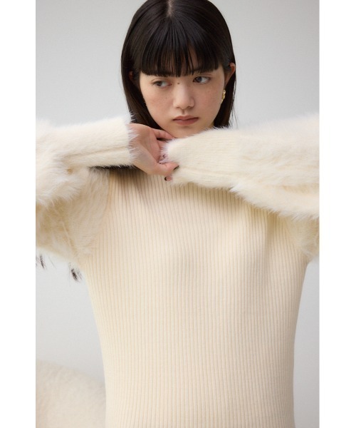 AZUL by moussy（アズールバイマウジー）の「シャギースリーブミニニットワンピース（ワンピース・レディース・ブラック/ライトグレー/オフホワイト・FREE）」の4枚目の写真