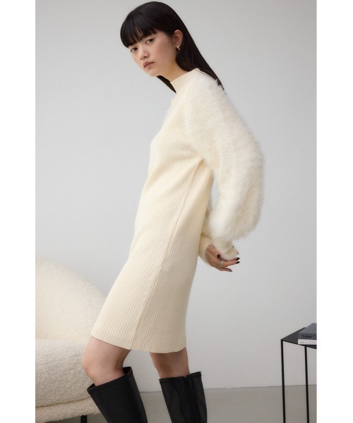 AZUL by moussy（アズールバイマウジー）の「シャギースリーブミニニットワンピース（ワンピース・レディース・ブラック/ライトグレー/オフホワイト・FREE）」の5枚目の写真