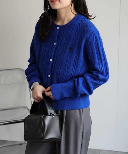 U.S. POLO ASSN.（ユーエスポロアッスン）の「ap retro別注【U.S. POLO ASSN./ユーエスポロアッスン】ケーブルニットカーディガン（カーディガン/ボレロ・レディース・グレイッシュベージュ/ネイビー/ブルー/グレー/ブラウン/ブルー系その他/レッド・L/M）」の6枚目の写真