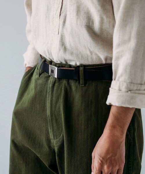 BEAMS PLUS(ビームスプラス)の「Plate Belt Horween Leather(ベルト・メンズ・ブラック/ブラウン・M(95cm)/S(87cm)/L(103cm))」の3枚目の写真