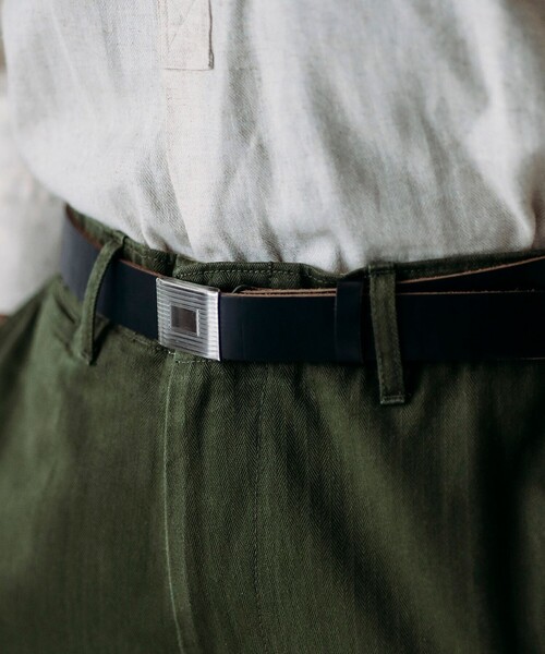BEAMS PLUS(ビームスプラス)の「Plate Belt Horween Leather(ベルト・メンズ・ブラック/ブラウン・M(95cm)/S(87cm)/L(103cm))」の5枚目の写真