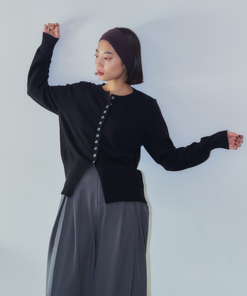 LIENCOEUR(リアンクール)の「メニーボタンスリットカーデ(カーディガン/ボレロ・レディース・ブラック/レッド/アイボリー・FREE)」の6枚目の写真