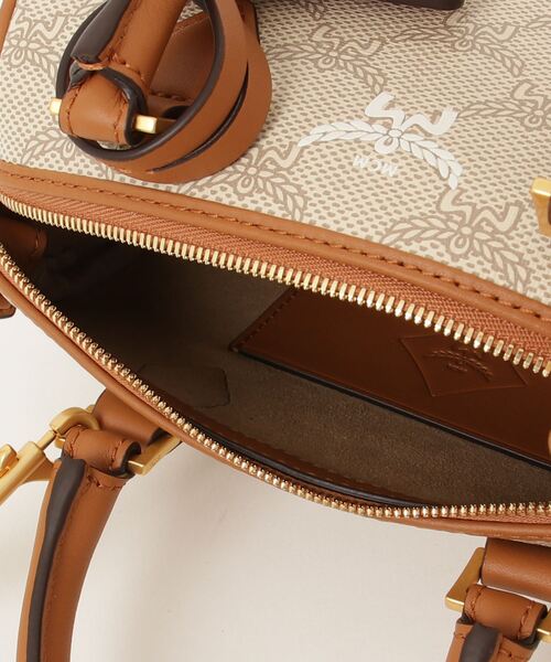 MCM（エムシーエム）の「Ella ボストンバッグ - ローレトス（ボストンバッグ・レディース・ベージュ・ONE SIZE）」の5枚目の写真