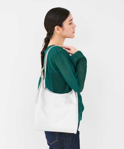 collex(コレックス)の「【WEB限定】【BEAURE/ヴュレ】カウレザー トライアングル トートバッグ(トートバッグ・レディース・シルバー/グレイッシュベージュ/ブラック・フリー)」の3枚目の写真