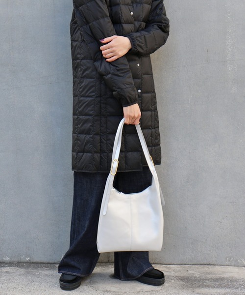 collex(コレックス)の「【WEB限定】【BEAURE/ヴュレ】カウレザー トライアングル トートバッグ(トートバッグ・レディース・シルバー/グレイッシュベージュ/ブラック・フリー)」の9枚目の写真