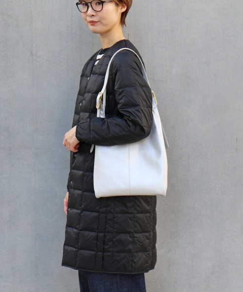collex(コレックス)の「【WEB限定】【BEAURE/ヴュレ】カウレザー トライアングル トートバッグ(トートバッグ・レディース・シルバー/グレイッシュベージュ/ブラック・フリー)」の8枚目の写真