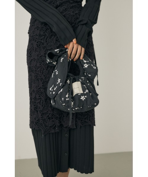 M_（エムアンダーバー）の「【M_】NIRINSOU 巾着 (S)（ショルダーバッグ・レディース・ブラック系その他・FREE）」の2枚目の写真