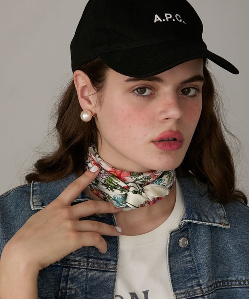 BONLECILL Marche（ボンルシールマルシェ）の「【BONLECILL Marche】《選べる22柄！》アソートマルチスカーフ 70×70（バンダナ/スカーフ・レディース・ブラック/ホワイト/ネイビー/レッド/アイボリー/ミント/ブルー/ピンク/オレンジ/イエロー/ライトブルー/ライトピンク/イエロー系その他/アイボリー系/ネイビー系/ブラック系その他/オフホワイト/レッド系/グリーン/ホワイト系その他/ブラック系その他2/サックスブルー/レッド系1・FREE）」の5枚目の写真