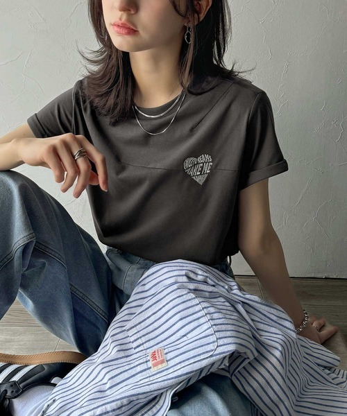 classicalelf(クラシカルエルフ)の「大人のこなれたシンプルスタイル。タックデザインハート刺繍Tシャツ(半袖)(Tシャツ/カットソー・レディース・アイボリー/オフホワイト/ピンク/チャコール・X-LARGE/LARGE/MEDIUM/SMALL)」の9枚目の写真