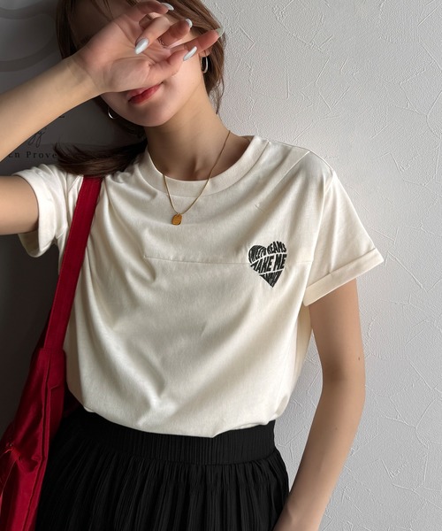 classicalelf(クラシカルエルフ)の「大人のこなれたシンプルスタイル。タックデザインハート刺繍Tシャツ(半袖)(Tシャツ/カットソー・レディース・アイボリー/オフホワイト/ピンク/チャコール・X-LARGE/LARGE/MEDIUM/SMALL)」の7枚目の写真