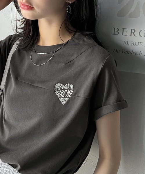 classicalelf(クラシカルエルフ)の「大人のこなれたシンプルスタイル。タックデザインハート刺繍Tシャツ(半袖)(Tシャツ/カットソー・レディース・アイボリー/オフホワイト/ピンク/チャコール・X-LARGE/LARGE/MEDIUM/SMALL)」の12枚目の写真