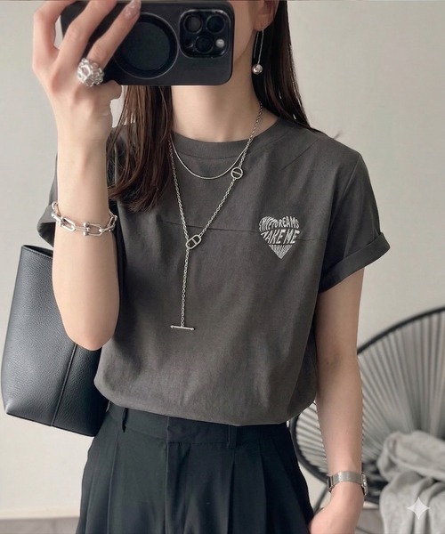 classicalelf(クラシカルエルフ)の「大人のこなれたシンプルスタイル。タックデザインハート刺繍Tシャツ(半袖)(Tシャツ/カットソー・レディース・アイボリー/オフホワイト/ピンク/チャコール・X-LARGE/LARGE/MEDIUM/SMALL)」の13枚目の写真