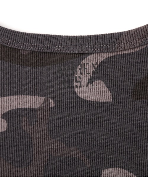 AVIREX（アヴィレックス）の「《WEB限定》DAILY RIB SHORT SLEEVE CREW NECK T-SHIRT "CAMOUFLAGE" / リブ クルーネック 半袖Tシャツ "カモフラージュ" デイリーウェア / AVIREX / アヴィレックス（Tシャツ/カットソー・メンズ・グレー系カモフラージュ/グリーン系カモフラージュ・SMALL/MEDIUM/LARGE/X-LARGE）」の9枚目の写真