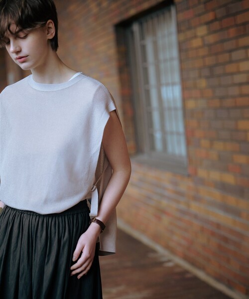 J.PRESS Ladies(J.プレス レディス)の「【WEB限定カラーあり・洗える】FINE SLEEVELESS ニット タンクトップ(タンクトップ・レディース・ブラック系/ホワイト系/ゴールド系/シルバー系・SMALL)」の19枚目の写真