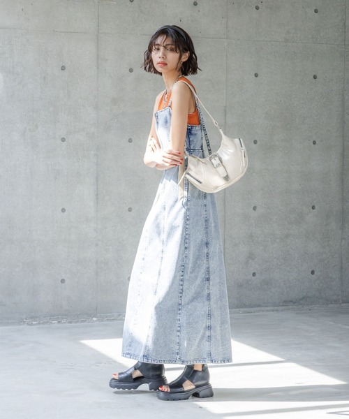 PAGEBOY(ページボーイ)の「ライトデニムキャミワンピース(ワンピース・レディース・ブラック系その他/ブルー系その他/ブラック系その他2・FREE)」の14枚目の写真