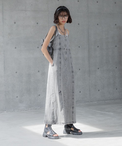 PAGEBOY(ページボーイ)の「ライトデニムキャミワンピース(ワンピース・レディース・ブラック系その他/ブルー系その他/ブラック系その他2・FREE)」の11枚目の写真