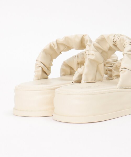 VENCEEXCHANGE（ヴァンスエクスチェンジ）の「ギャザーバンドサンダル（サンダル・レディース・ホワイト/ブラック・M/L）」の12枚目の写真