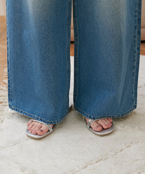 DISCOAT(ディスコート)の「ライトデニムワイドパンツ(デニムパンツ・レディース・ブルー・SMALL/MEDIUM/LARGE)」の5枚目の写真