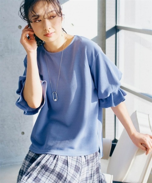 nissen(ニッセン)の「キャンディスリーブぽこぽこ素材カットソートップス<大きいサイズ有>(Tシャツ/カットソー・レディース・ライトグレー/オフホワイト/ブラック/モカ/ブルー・LL/L/3L/S/M)」の8枚目の写真
