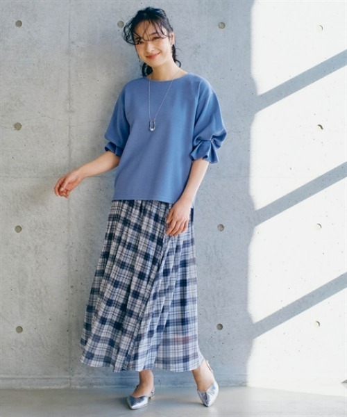 nissen(ニッセン)の「キャンディスリーブぽこぽこ素材カットソートップス<大きいサイズ有>(Tシャツ/カットソー・レディース・ライトグレー/オフホワイト/ブラック/モカ/ブルー・LL/L/3L/S/M)」の7枚目の写真