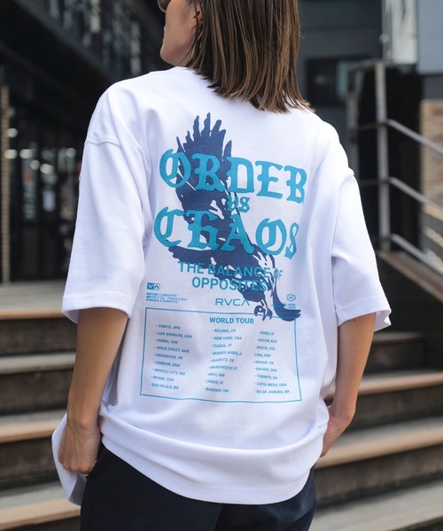 RVCA(ルーカ)の「RVCA メンズ TOUR DATES SS Tシャツ 【2025年夏モデル】/ルーカバックプリント半袖ロゴTシャツ(Tシャツ/カットソー・メンズ・ブルー系その他/ホワイト/ブラック・SMALL/MEDIUM/LARGE/X-LARGE)」の2枚目の写真