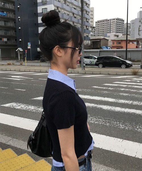 anyonemore（エニワンモア）の「配色シャツレイヤード風半袖ニット（ニット/セーター・レディース・ネイビー・FREE）」の10枚目の写真