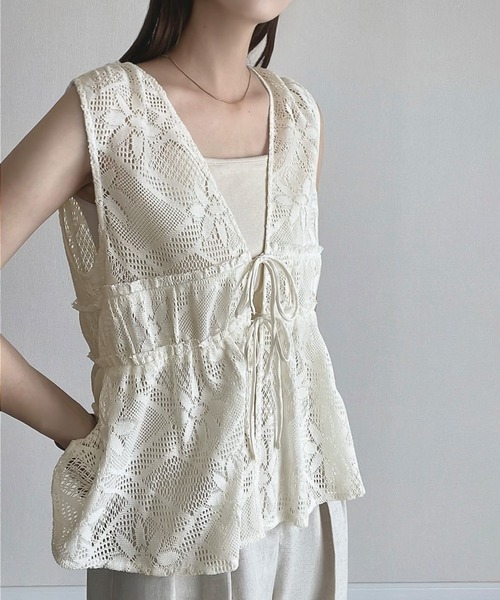 LAUIR（ラウアー）の「リボンフラワーレースベスト（ベスト・レディース・クリーム/ブラック/ホワイト・MEDIUM/LARGE/X-LARGE）」の4枚目の写真