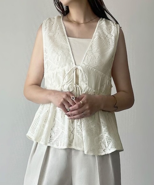 LAUIR（ラウアー）の「リボンフラワーレースベスト（ベスト・レディース・クリーム/ブラック/ホワイト・MEDIUM/LARGE/X-LARGE）」の6枚目の写真