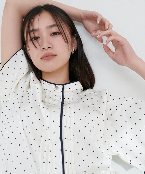 natural couture(ナチュラルクチュール)の「パイピングタックフレアスリーブブラウス(シャツ/ブラウス・レディース・ベージュ/ネイビー/その他1/その他2/サックスブルー・FREE)」の5枚目の写真