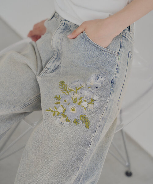 セール】フラワー刺繍フレアデニム（デニムパンツ）｜Chico
