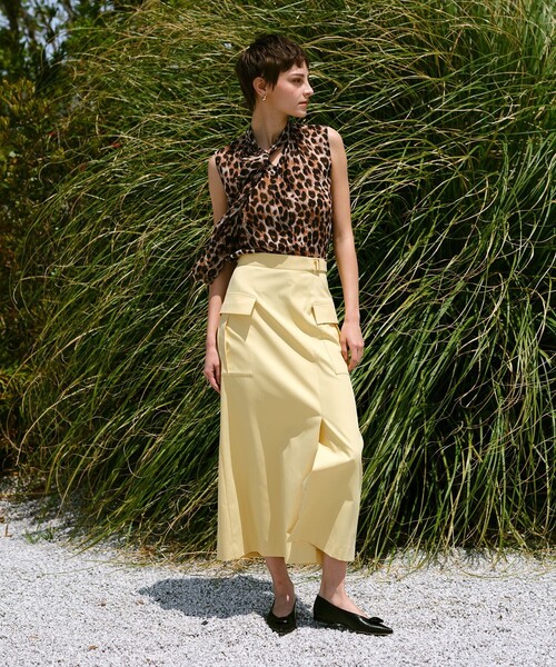 allureville(アルアバイル)の「ツイルストレッチサファリスカート(スカート・レディース・イエロー/ネイビー・1/2)」の12枚目の写真