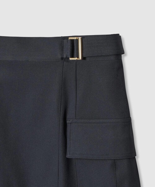 allureville(アルアバイル)の「ツイルストレッチサファリスカート(スカート・レディース・イエロー/ネイビー・1/2)」の17枚目の写真