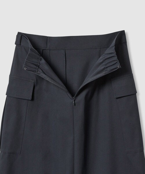 allureville(アルアバイル)の「ツイルストレッチサファリスカート(スカート・レディース・イエロー/ネイビー・1/2)」の5枚目の写真