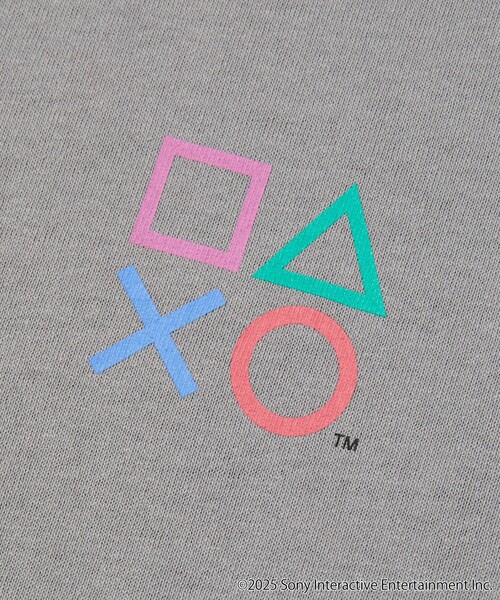 FREAK'S STORE（フリークスストア）の「PlayStation Shapes Logo TEE / プレイステーション シェイプスロゴ プリントTシャツ（Tシャツ/カットソー・メンズ・ホワイト/グレー/チャコールグレー・MEDIUM/LARGE）」の7枚目の写真
