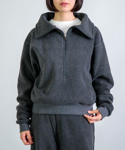 ALWEL（オルウエル）の「[ALWEL] FLEECE HIGH NECK PO / フリース ハイネックプルオーバー（ニット/セーター・レディース・モカ/ブラック/チャコールグレー・FREE）」の2枚目の写真