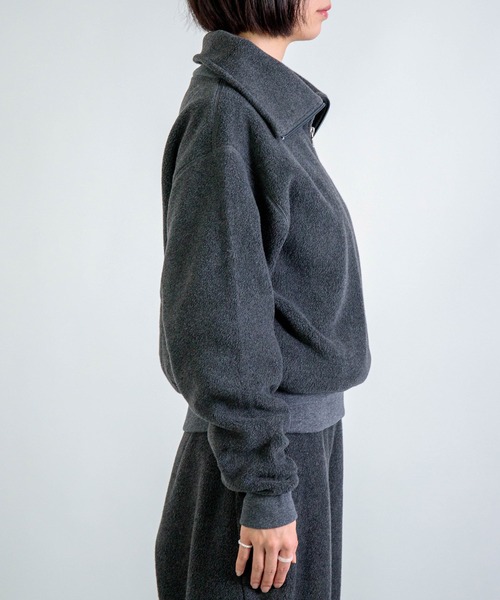 ALWEL（オルウエル）の「[ALWEL] FLEECE HIGH NECK PO / フリース ハイネックプルオーバー（ニット/セーター・レディース・モカ/ブラック/チャコールグレー・FREE）」の18枚目の写真