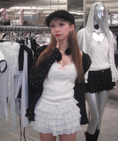 CRANK(クランク)の「【CRANK】LAYERED CAMISOLE / 【クランク】レイヤードキャミソール(キャミソール・レディース・杢グレー/ホワイト×レッド・ONE SIZE)」の2枚目の写真