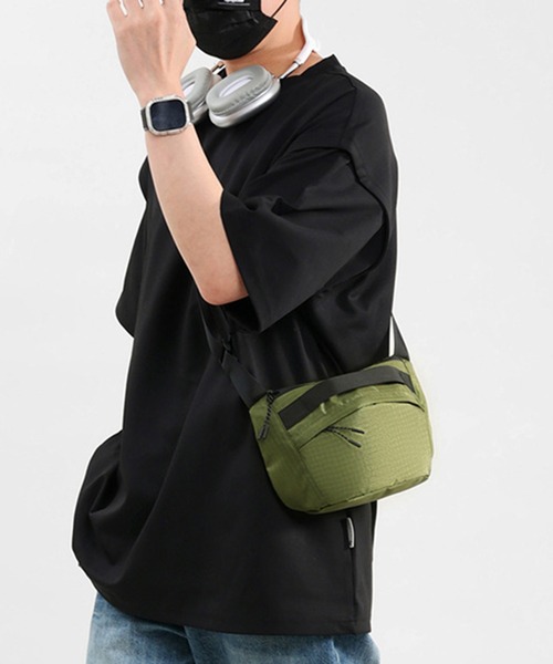 STYLEBLOCK（スタイルブロック）の「ナイロンショルダーバッグ（ショルダーバッグ・レディース・ブルー/グレー/ブラック/ネイビー/イエロー/グリーン・FREE）」の4枚目の写真