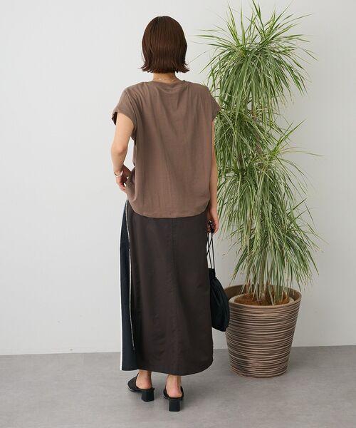 CRAFT STANDARD BOUTIQUE(クラフトスタンダードブティック)の「カットクレープクルーネックTee(Tシャツ/カットソー・レディース・ホワイト/ブラウン/イエロー/オレンジ/ブラック/パープル・FREE)」の17枚目の写真