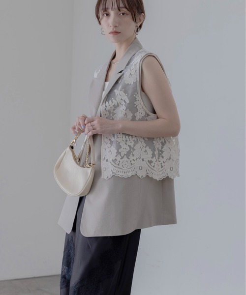 Eimee Law（エイミーロウ）の「レースレイヤード ダブルボタンジレ