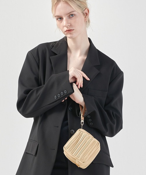 BLUEORB(ブルーオーブ)の「Cube Bag プリーツバッグ(ハンドバッグ・レディース・ベージュ/ライトグレー/ワインレッド・ONESIZE)」の3枚目の写真