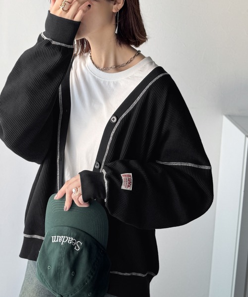 Java(ジャバ)の「《JaVaジャバコラボ》ラフで上品な大人のゆるカジュアル。配色ステッチVネックワッフルカーディガン(長袖)(カーディガン/ボレロ・レディース・モカ/アイボリー/ブラック/ネイビー/カーキ・X-LARGE/SMALL/MEDIUM/LARGE)」の12枚目の写真