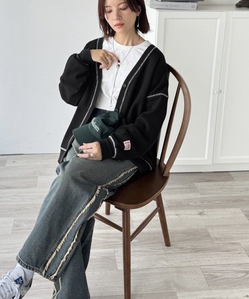 Java(ジャバ)の「《JaVaジャバコラボ》ラフで上品な大人のゆるカジュアル。配色ステッチVネックワッフルカーディガン(長袖)(カーディガン/ボレロ・レディース・モカ/アイボリー/ブラック/ネイビー/カーキ・X-LARGE/SMALL/MEDIUM/LARGE)」の14枚目の写真